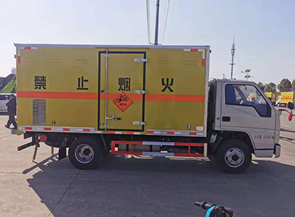 诸城爆破器材运输车工人安全操作规范与智能技术保障